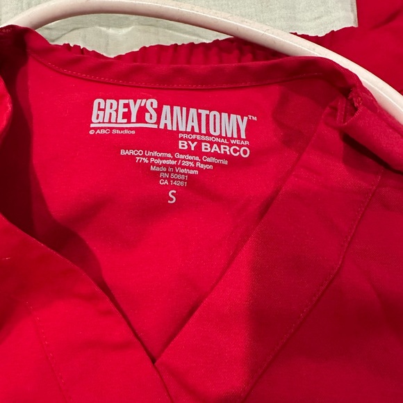 Grey's Anatomy Vibrant Red Scrub Top - Picture 3 of 10